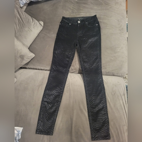 Ted Baker Dehbra Zebra Skinny Jeans in Black Velvet SZ 25 - Picture 3 of 6